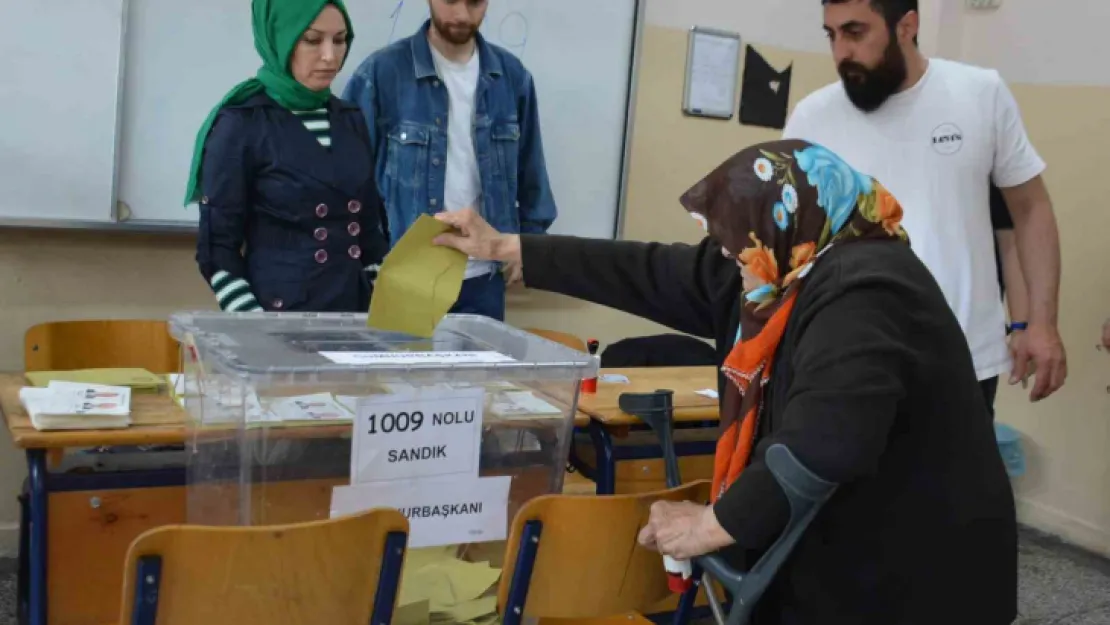 Nazire Teyze oyunu kullanacağı okula özel araçla götürüldü