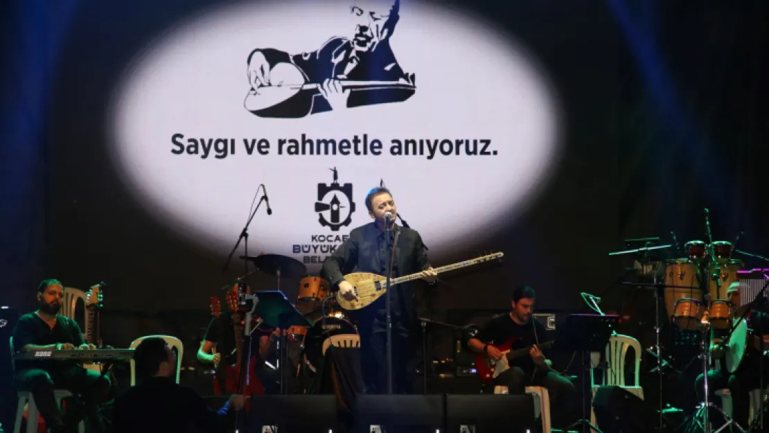 Neşet Ertaş, Kocaeli'de gönüllere yol açtı