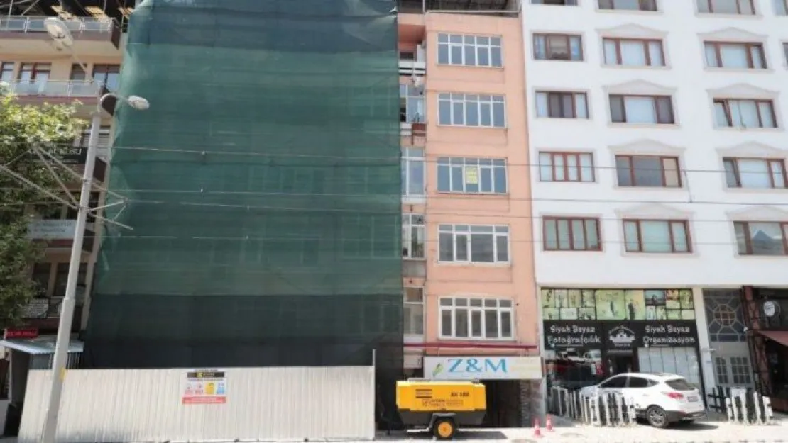 O binanın yıkımına 22 yıl sonra başlandı