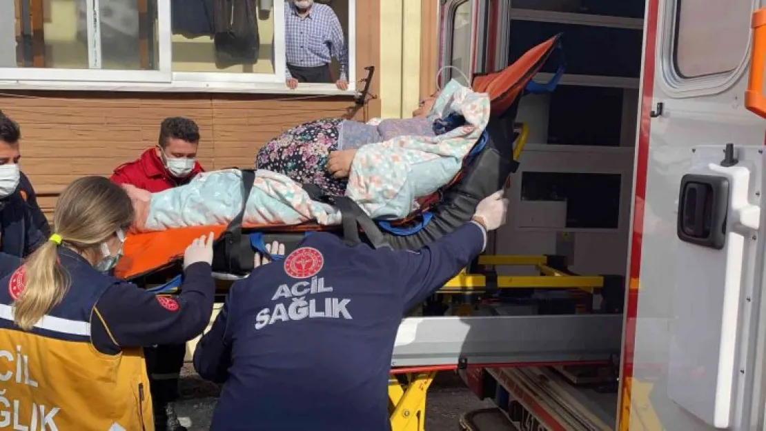 Obez hastanın yardımına itfaiye koştu!