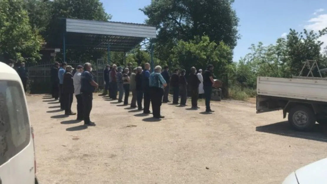 Oğlu tarafından öldürülen baba toprağa verildi