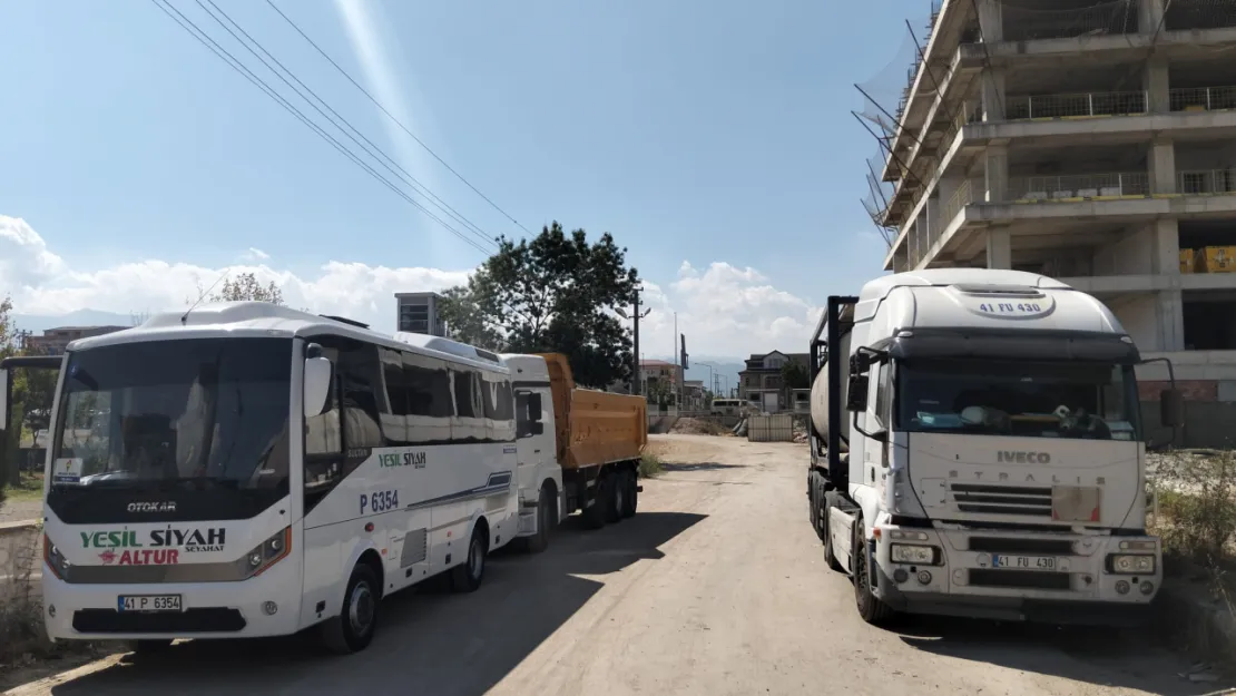 Öğrenciler bu yolda tehlike yaşıyor