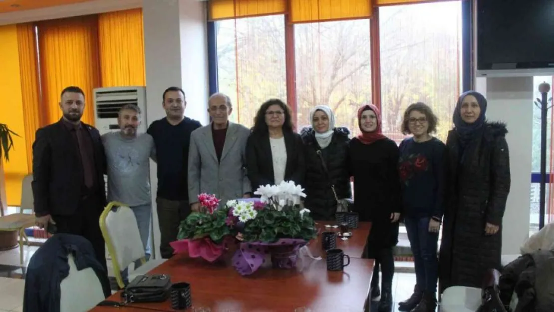 Öğrencileriyle 30 yıl sonra tekrar buluştu