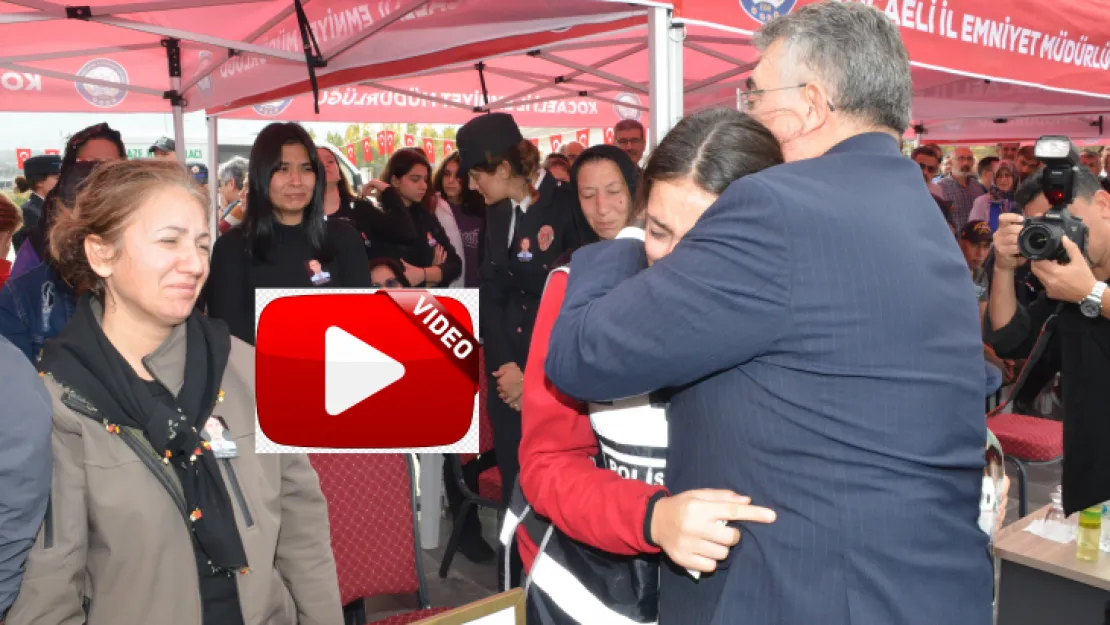 Ölen babasının polis yeleğiyle törene katıldı