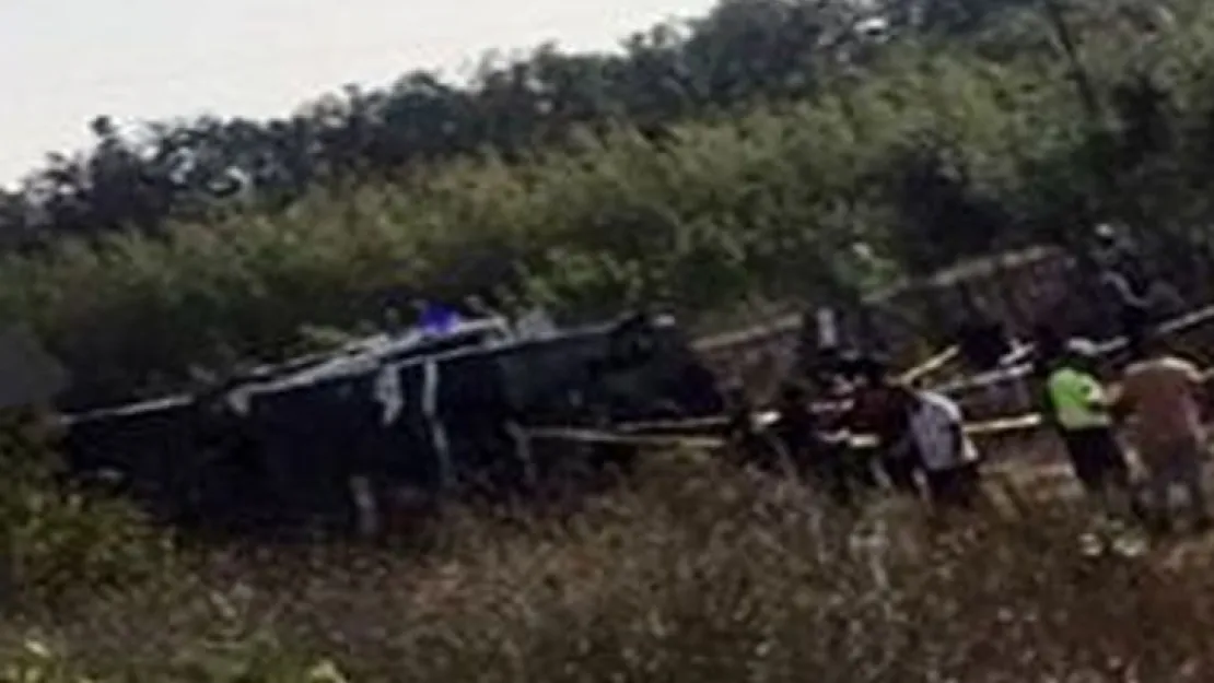 Ölü ve yaralılar var: İzmit'ten yola çıkan otobüs devrildi!