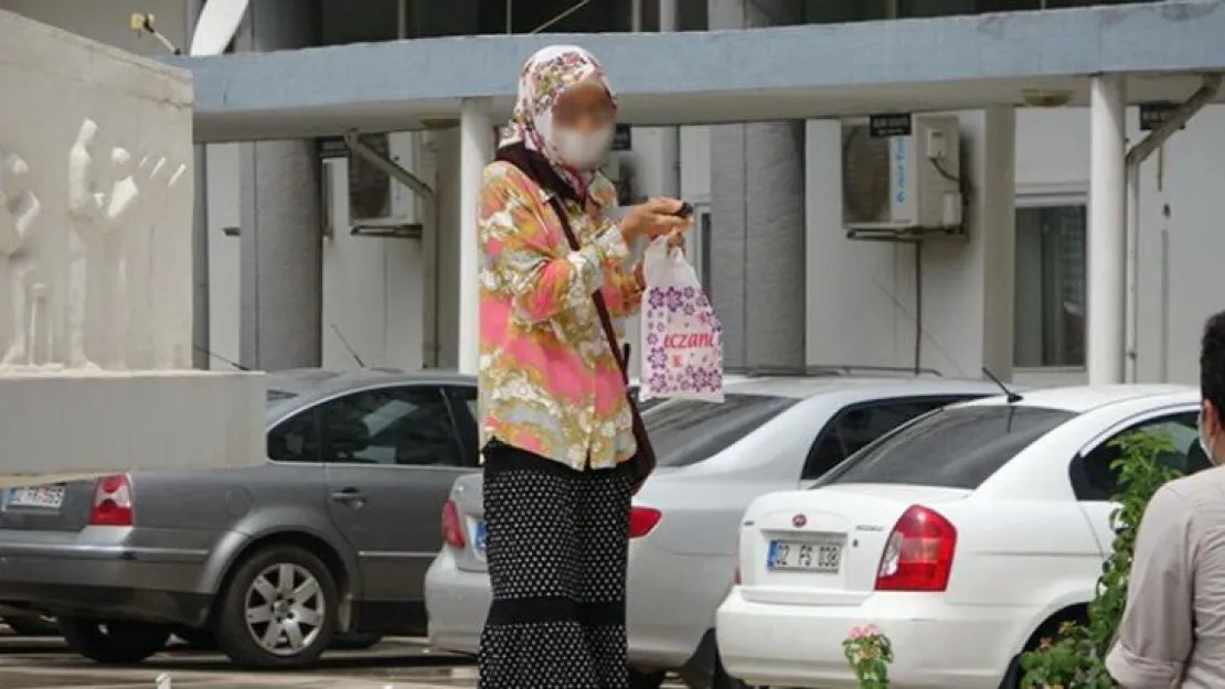 Ölüm tehdidi alan kadın valilik bahçesinde bıçağı kalbine dayadı!