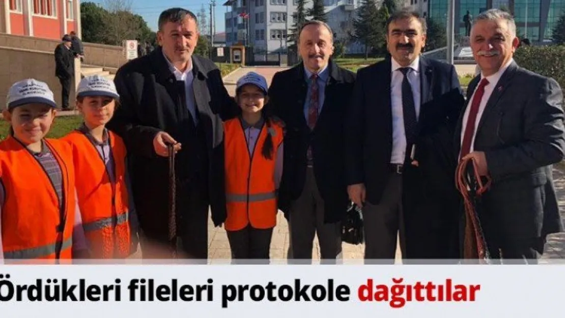 Ördükleri fileleri protokole dağıttılar
