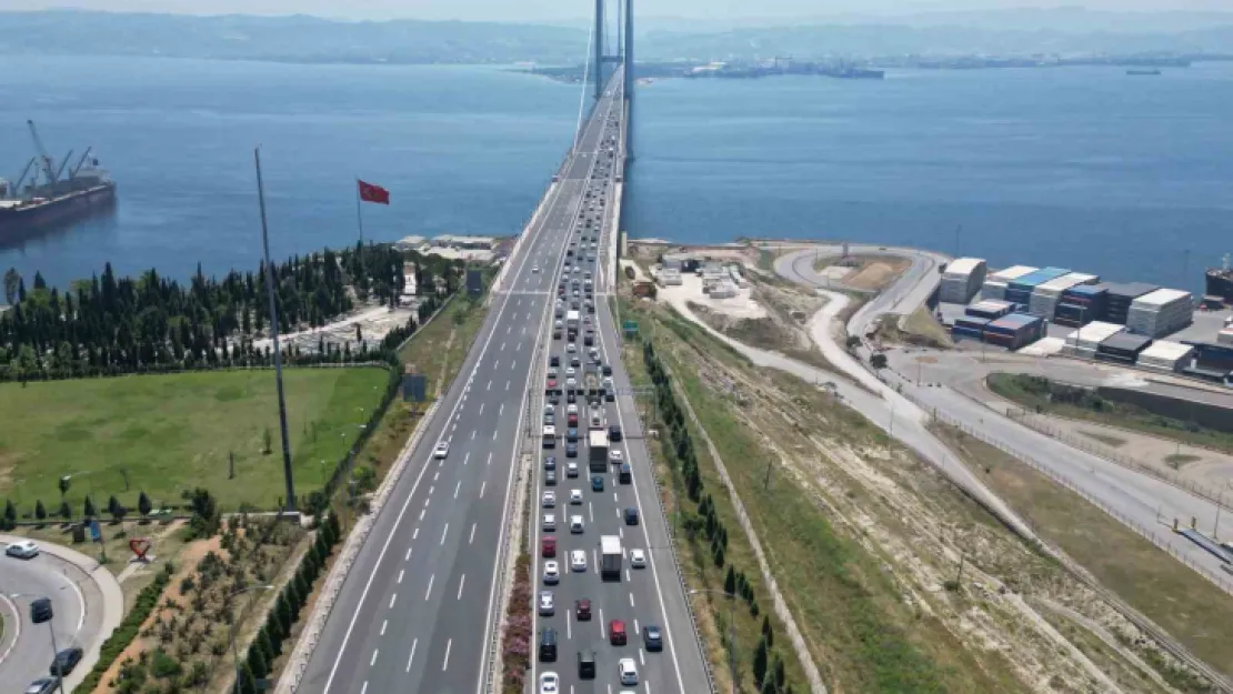 Osmangazi Köprüsü'nde trafik durma noktasına geldi
