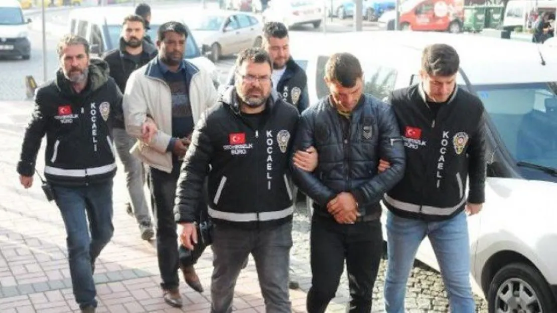 Oto hırsızları polisten kaçamadı
