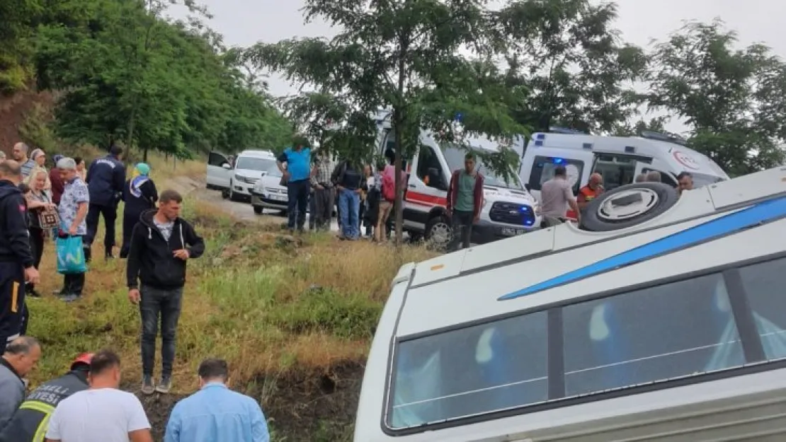 Otobüs şarampole yuvarlandı: Çok sayıda yaralı var
