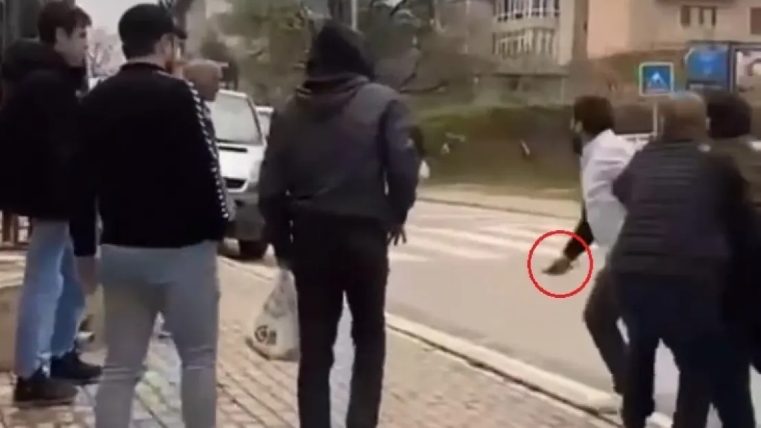 Kocaeli'de otobüs şoförü yolcuya bıçak çekti
