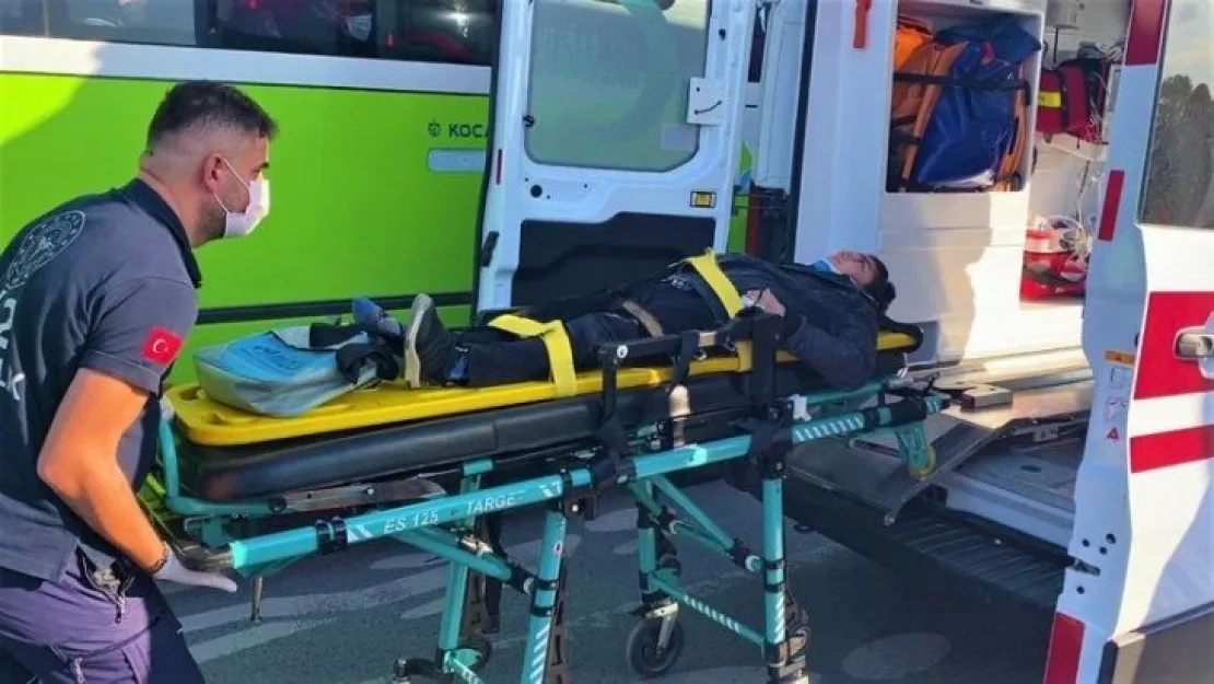 Otobüsten inip yolun karşısına geçmeye çalışan çocuğa araç çarptı  