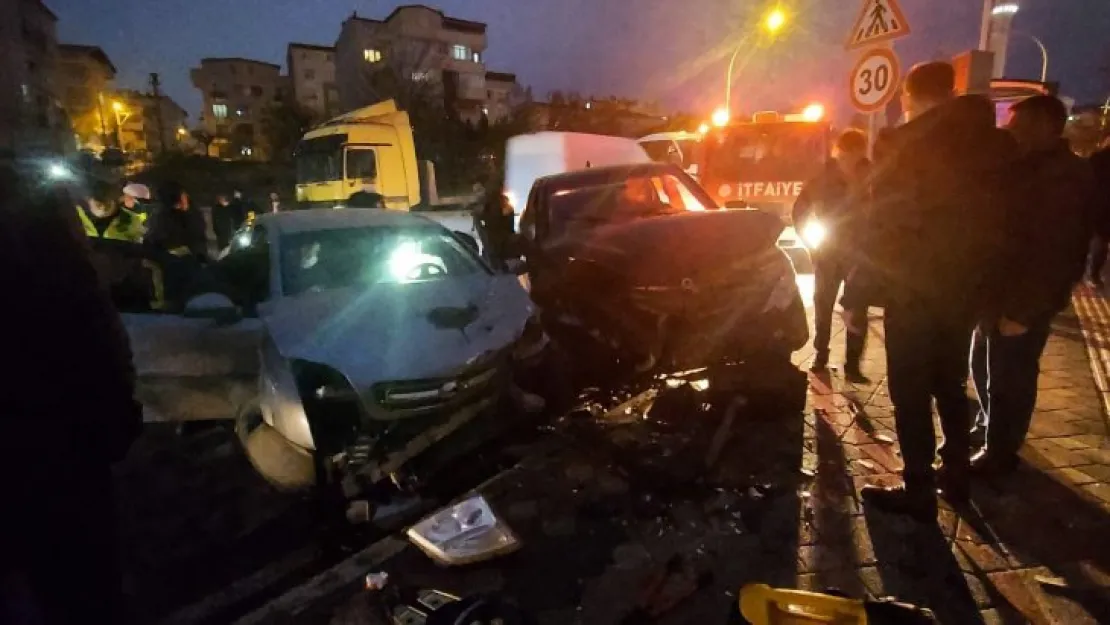 Otomobil ile cip çarpıştı: 3 yaralı!