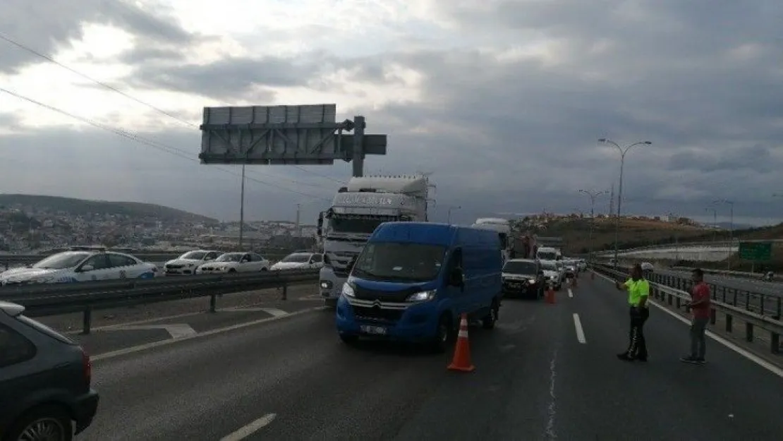 Otomobil kamyona çarptı: 1 ölü, 4 yaralı