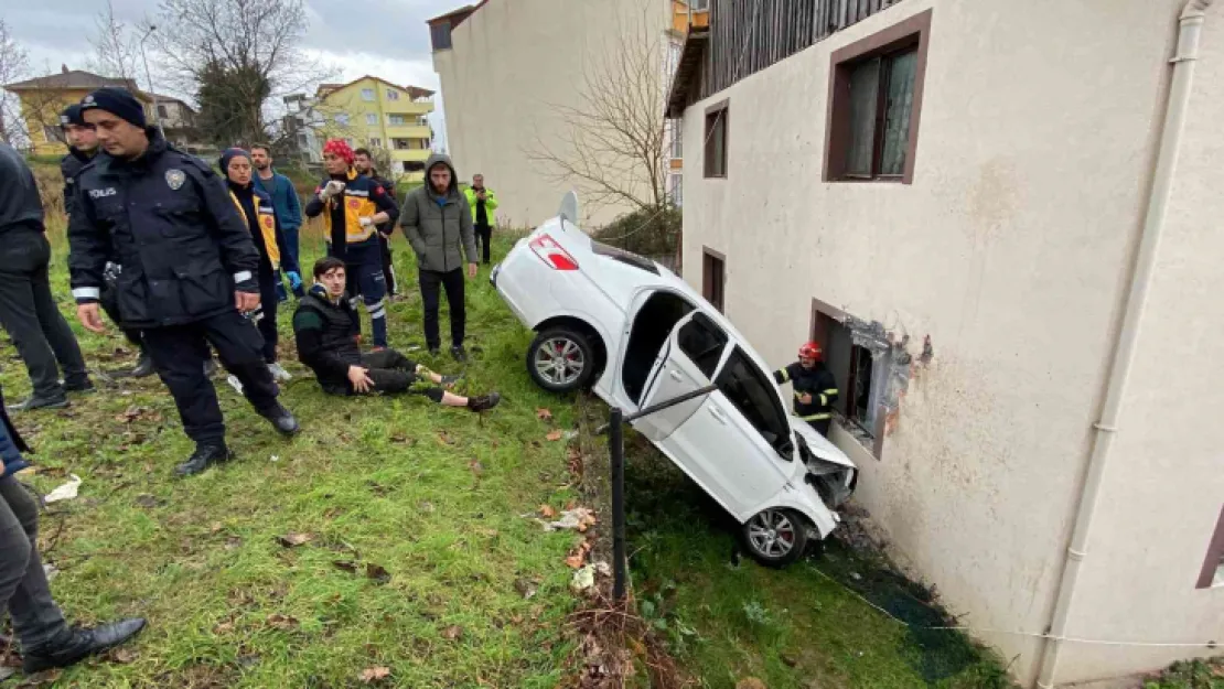 Önce binanın duvarına çarptı, sonra bahçeye düştü