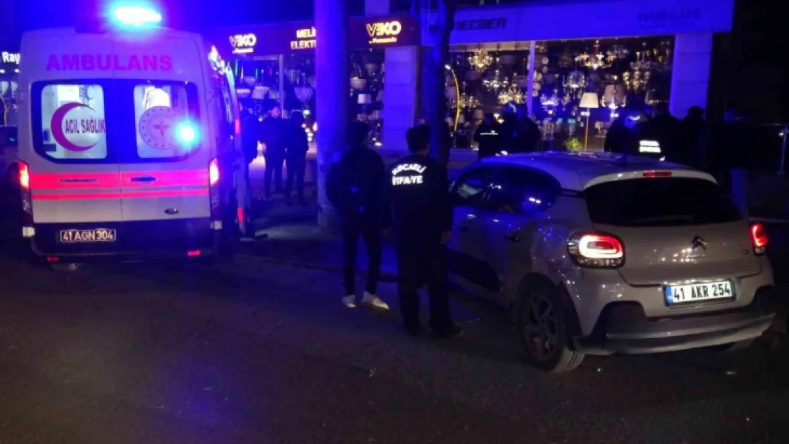 Otomobil önce servis aracına, sonra elektrik direğine çarptı
