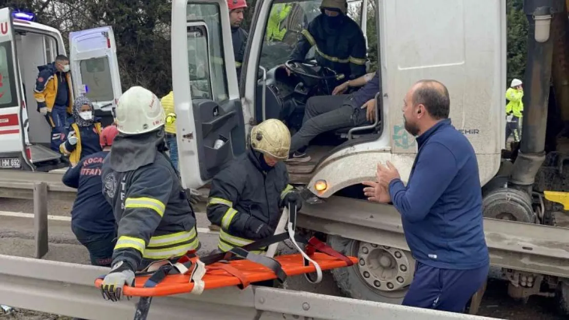 Otomobile çarpmamak için bariyerlere girdi
