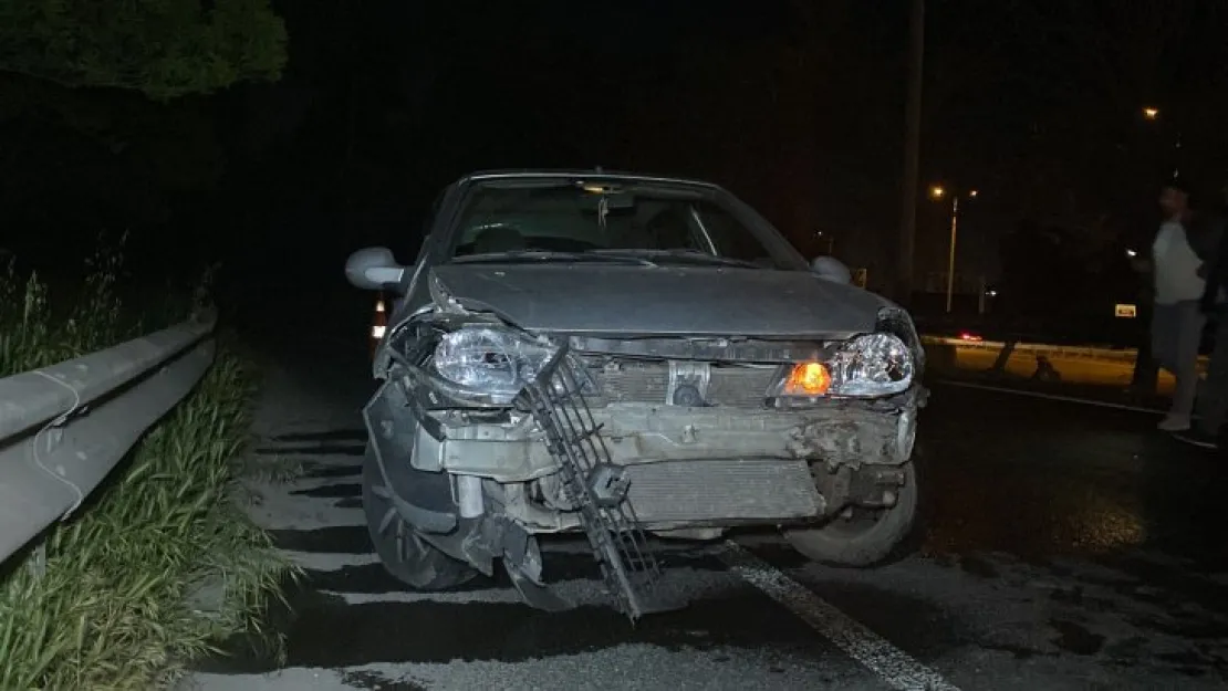 Otomobiliyle bariyere çarptı