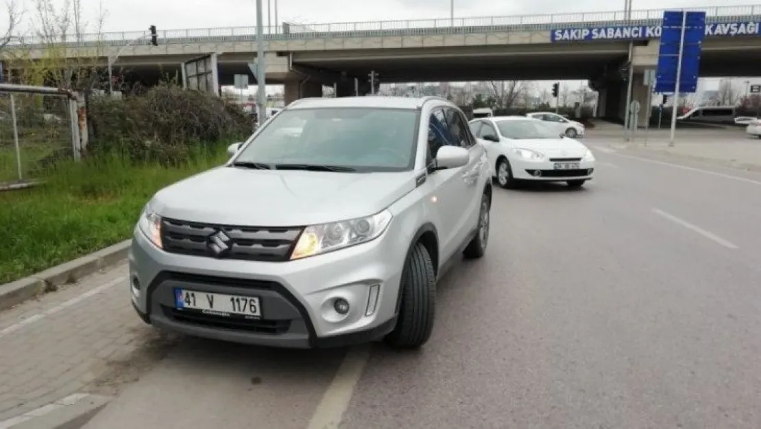 Otomobille çarpışan motosikletin sürücüsü yaralandı