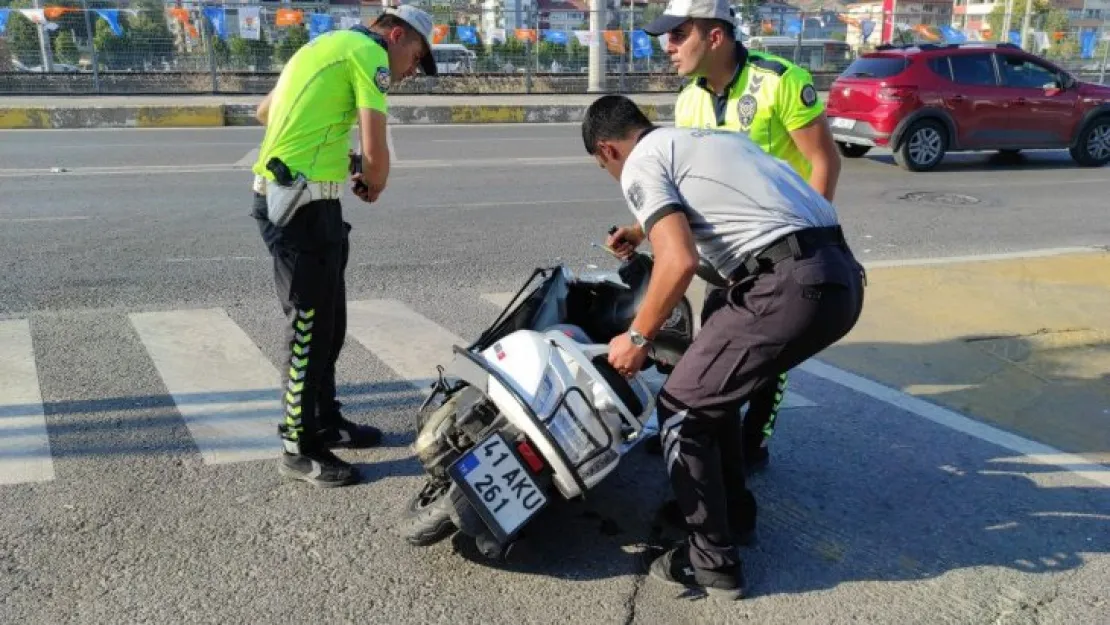 İzmit'te otomobil ile motosiklet çarpıştı