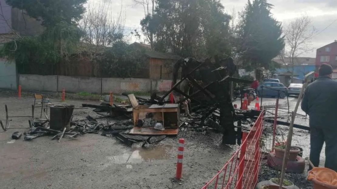 Otopark içinde yanan konteyner küle döndü