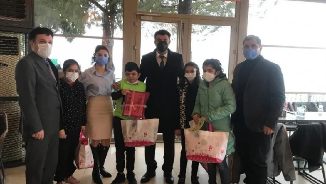 Özel çocukların yüzleri güldü
