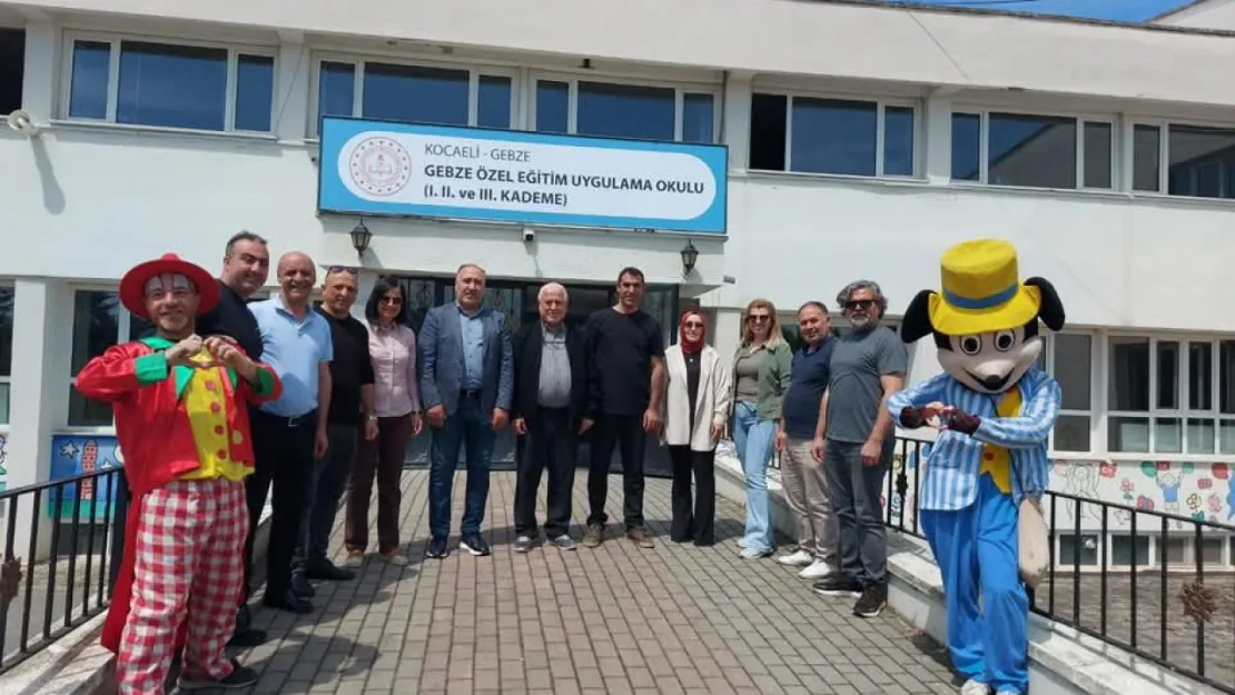 Özel çocuklarla mutlu oldular