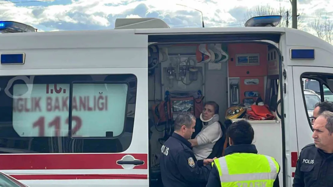 Özel halk otobüsü ile belediye otobüsü çarpıştı: Yaralılar var