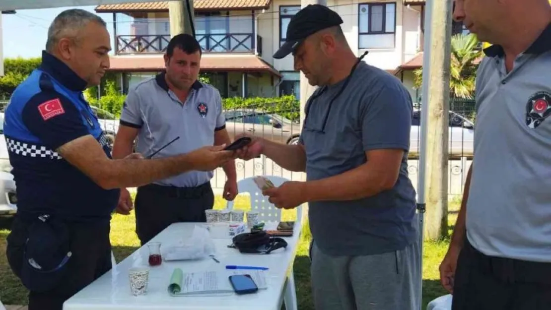 Para dolu çanta sahibine ulaştırıldı