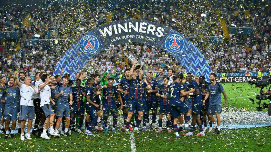Paris Saint-Germain, Süper Kupa'yı ilk kez müzesine götürdü