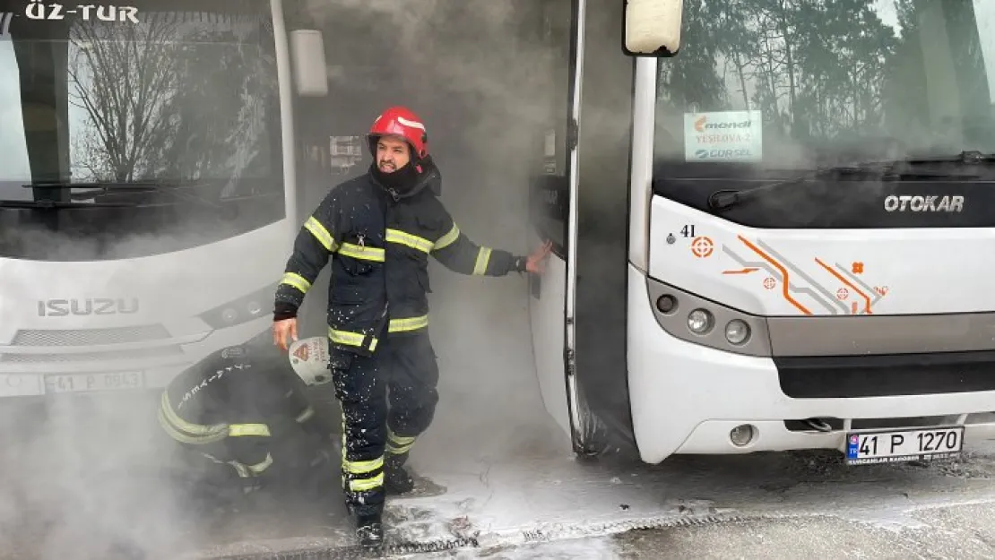Park halindeki otobüste çıkan yangın korkuttu