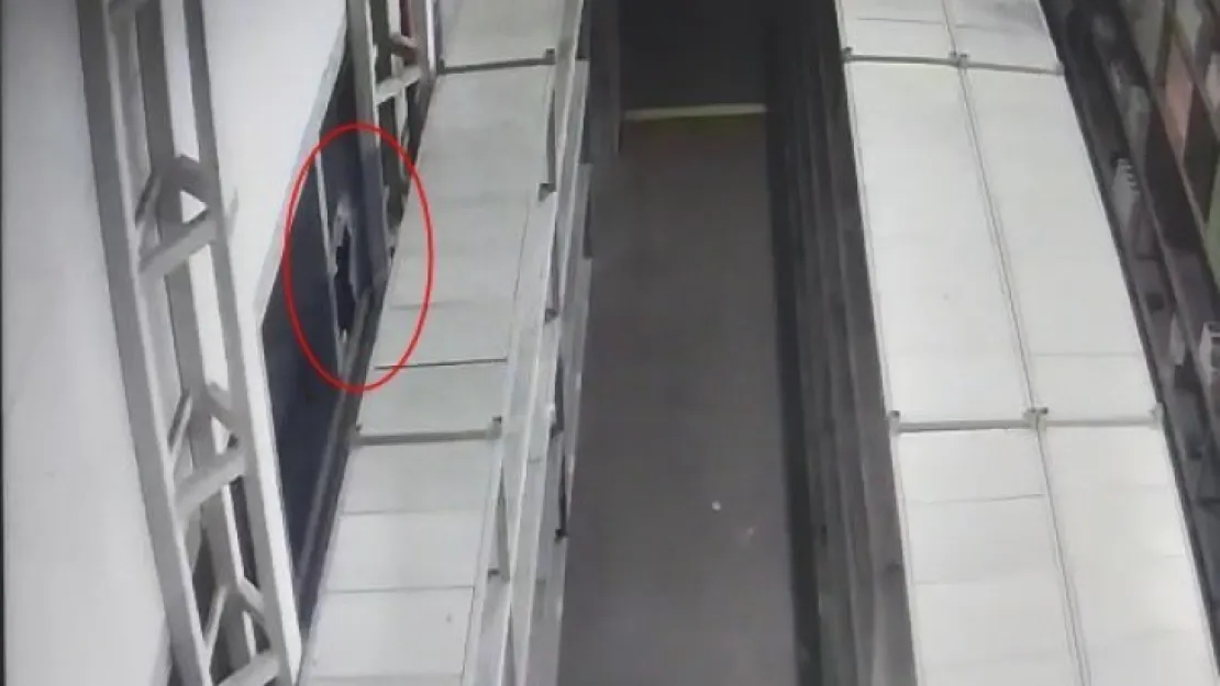 119 akıllı cep telefonu böyle çalındı!