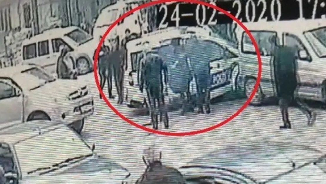 Polis aracı ile otomobil kafa kafaya çarpıştı!
