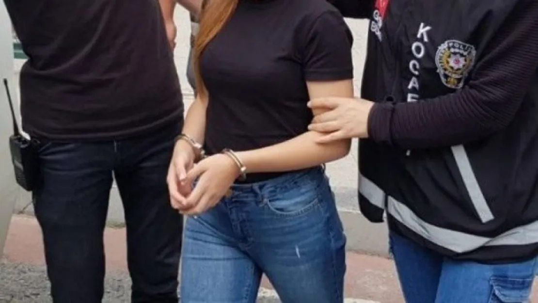 Polise makasla saldıran genç kızın babası: 'Benim kızım barbar değil'