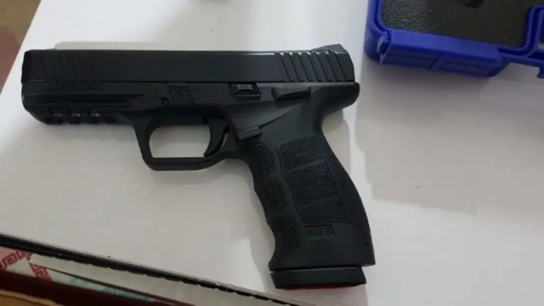 Polisin şüphelendiği şahsın üzerinden silah çıktı!