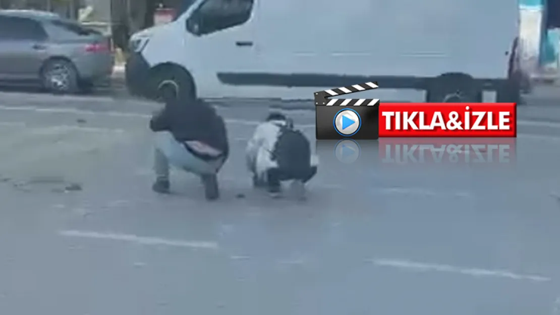 Poşet yırtılınca paraları yola saçıldı