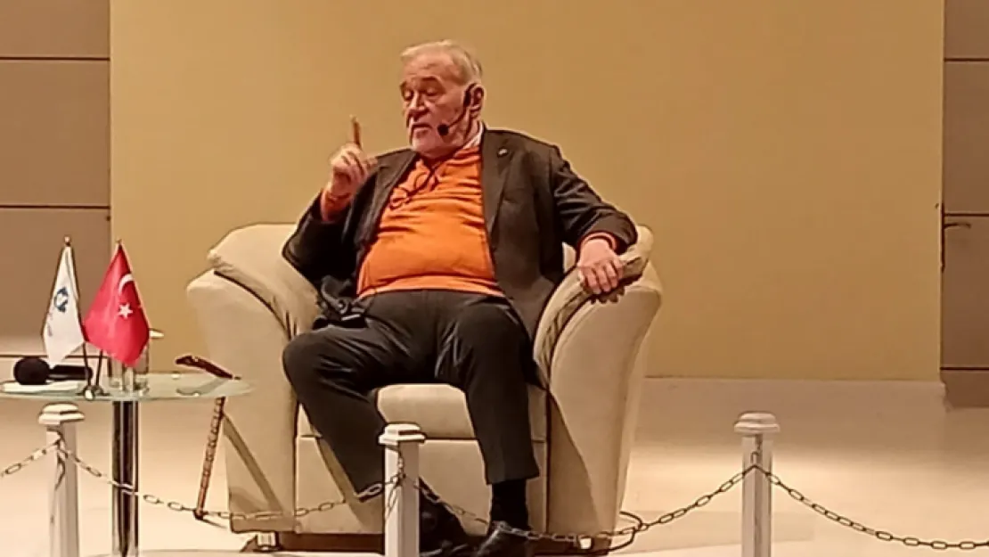 Prof. Dr. İlber Ortaylı'ya İzmit'te yoğun ilgi!