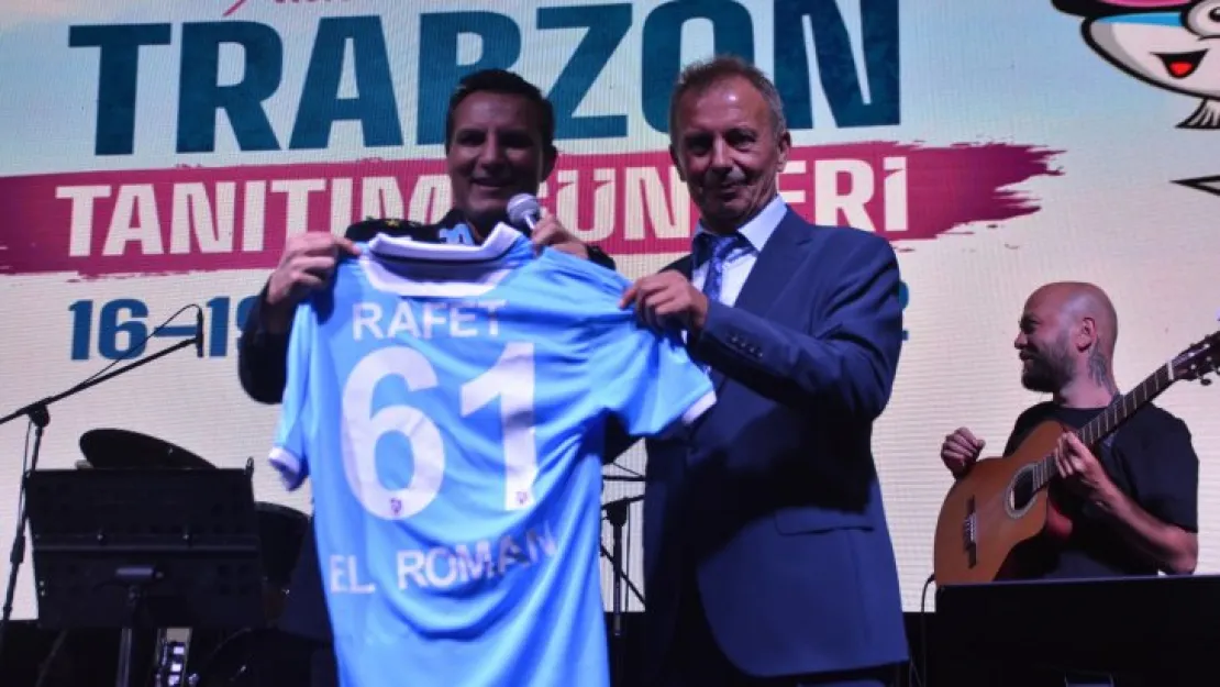 Rafet El Roman, Trabzonspor şarkısını ilk kez Kocaeli konserinde söyledi