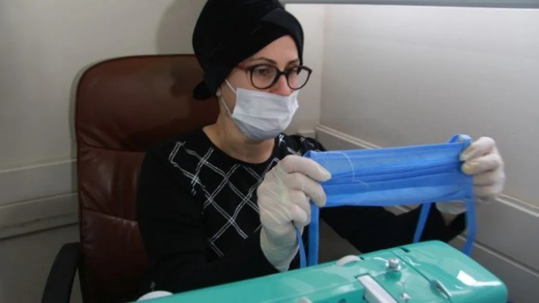 Sağlık çalışanları için maske dikiyorlar