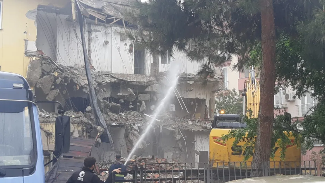 Sağlık Ocağı yıkılıyor