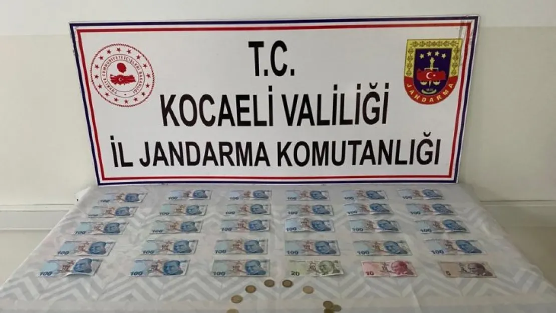 Sahte jandarma kıskıvrak yakalandı!