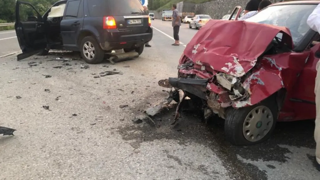 Sakarya-Kocaeli sınırında feci kaza! 5 yaralı