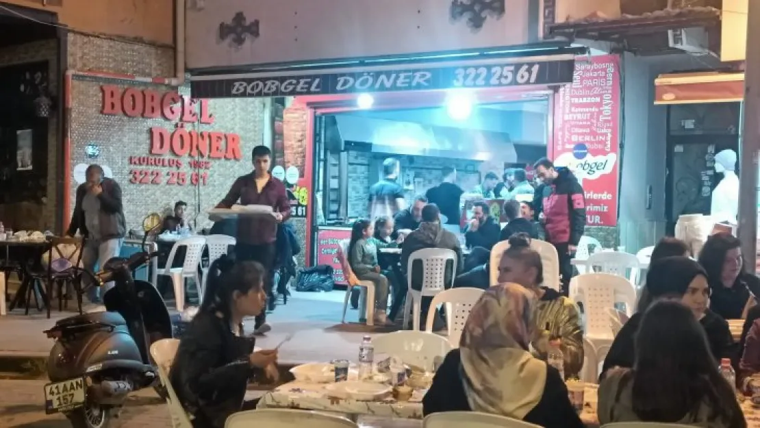 Salih Boyacı'dan sokak iftarı