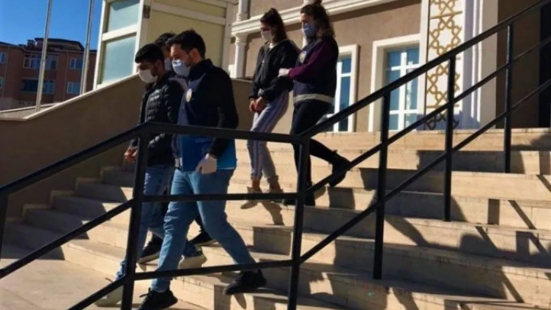 Şantiyeden malzeme çalan 2 hırsız polise yakalandı