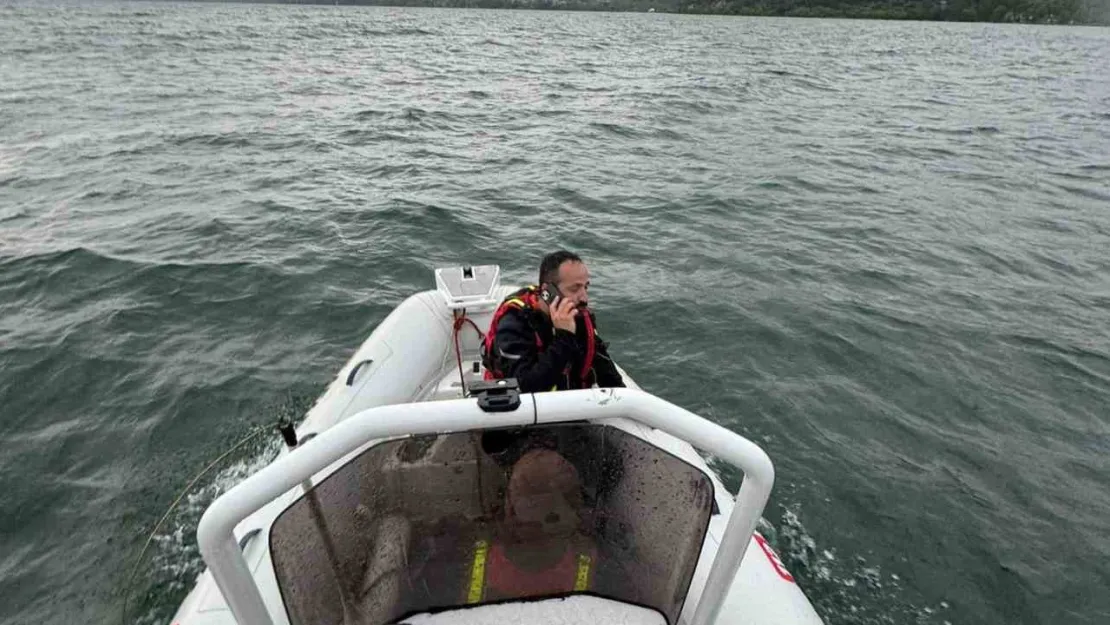 Sapanca Gölü'nde 2 kişi mahsur kaldı