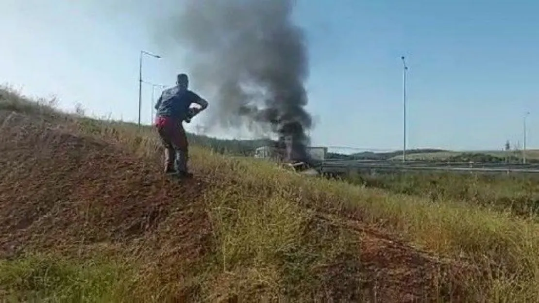 Şarampole yuvarlanıp yanan araçtan burnu bile kanamadan çıktı