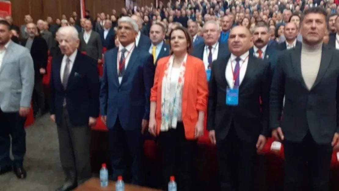 Sarıbay salonda alkış istemedi