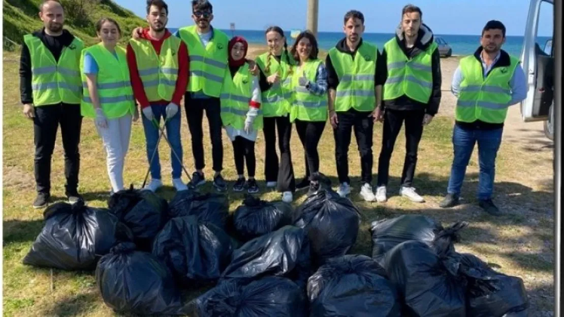 Sarısu sahilini öğrenciler temizledi 