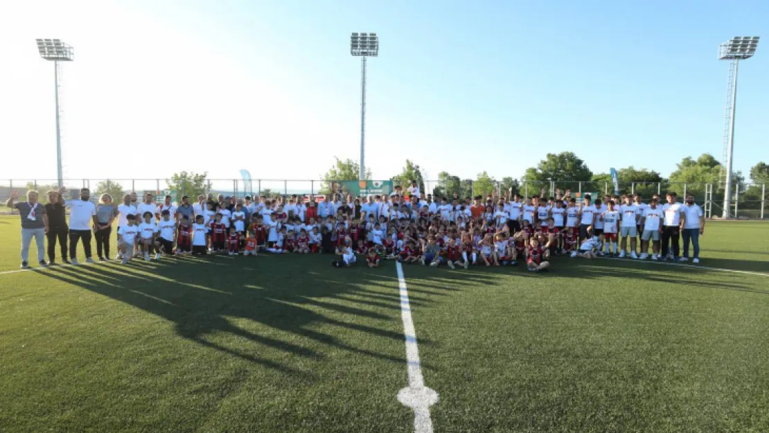 Şehit Ömür Ertuğrul Sarı Spor Tesisi açıldı