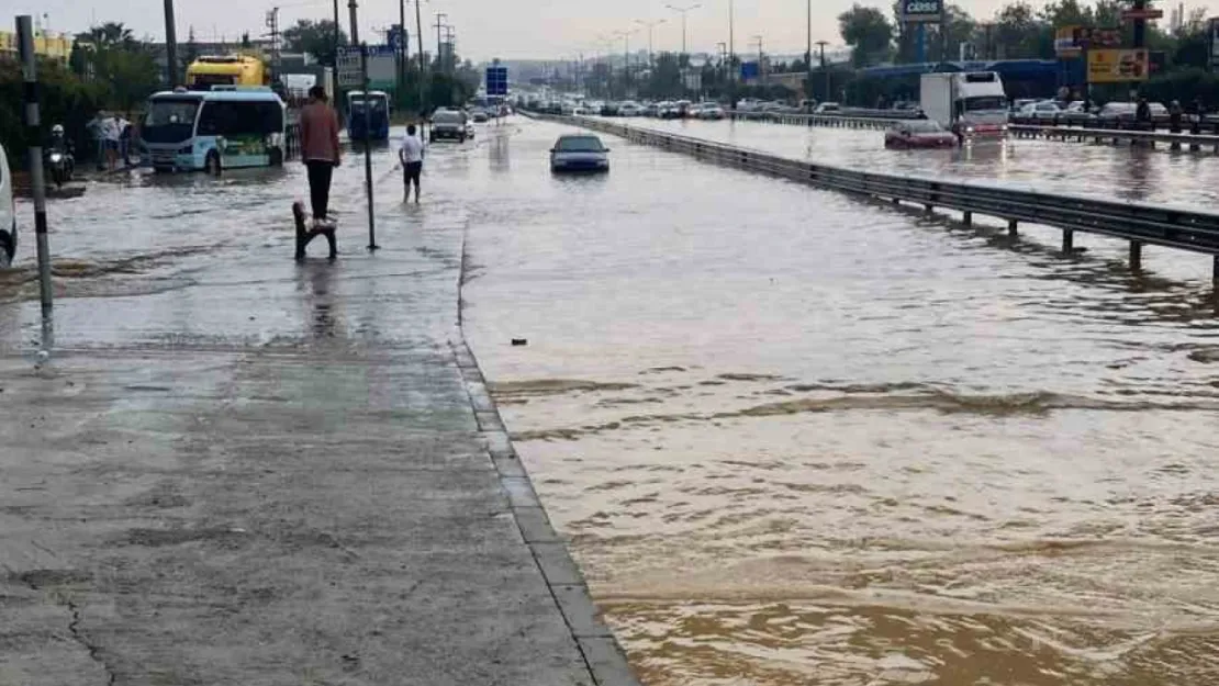 İstanbul'a D-100'den ulaşım kesildi